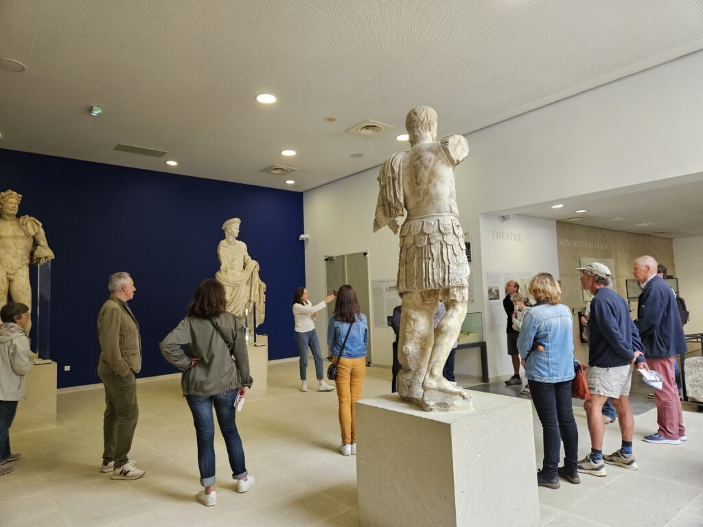 Participez aux Journées du Patrimoine à Vaison-la-Romaine les 21 et 22 septembre. Visites guidées, ateliers pour enfants et conférences pour découvrir l'ancienne capitale des Voconces.